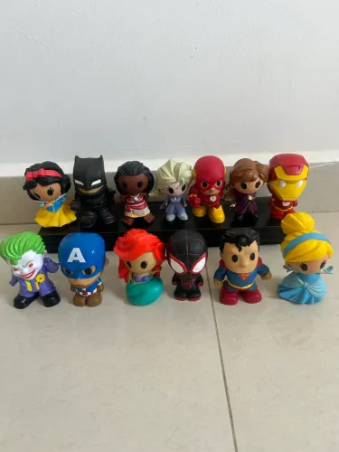 13 Funko Pop