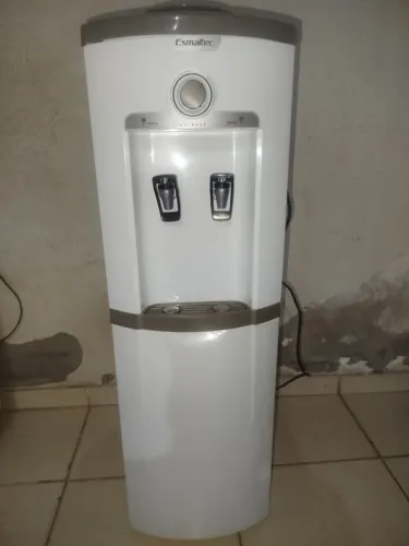 Vendo bebedouro Esmaltec semi-novo funcionando perfeitamente