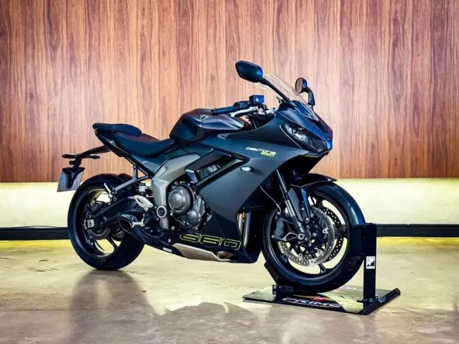 TRIUMPH DAYTONA 660 2025