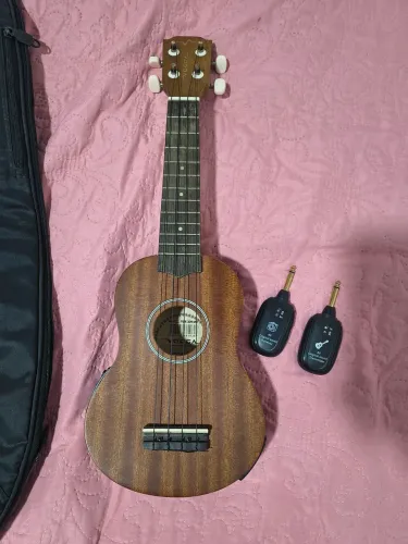 Ukulele top de linha elétrico grátis transmissor de instrumentos sem fio