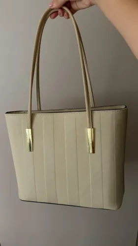 Bolsa bege com dourado