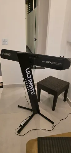 Sx 600 Yamaha  +fonte + capa case + nota fiscal + pedestal  stay ultimate  + 2 cabos p10 
