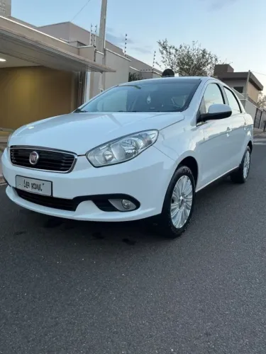 Fiat Grand Siena Essence 1.6 Flex 16V 2017