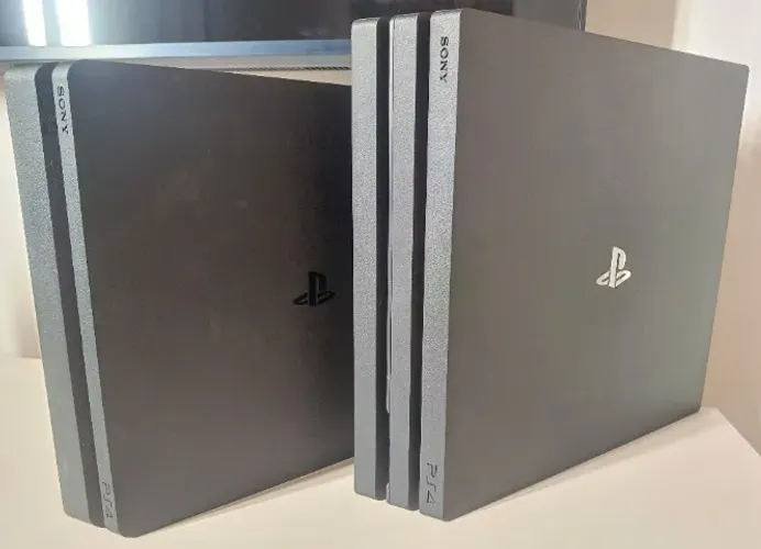 [NOVOS] 2 PS4 PARA DESBLOQ! SLIM + PRO (na versão 12). COLECIONADOR! TROCO! PARCELO 12X