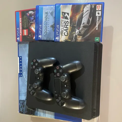 Vendo PS4- pouco tem de uso