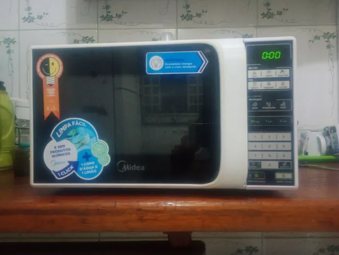 Vendo microondas Midea 20 litros funcionando tudo