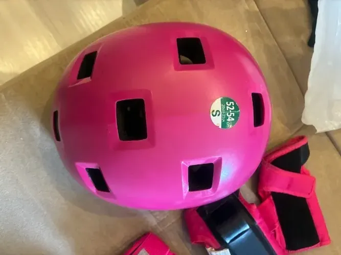 Kit com capacete, joelheiras e cotoveleiras infantil de patins