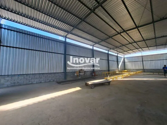 Galpão Industrial com aproximadamente 360m² proximo a BR381