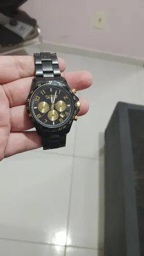 Relógio mondaime preto, unissex, usado porém conservado, precisa trocar a pilha, funciona 