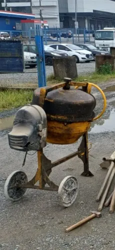 Vendo betoneira 120 litros