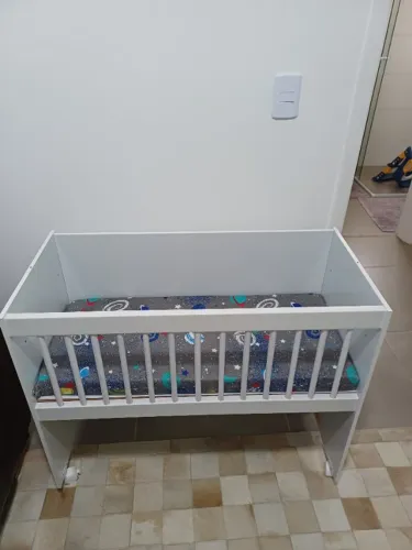 Mini Berço Branco com Rodinhas