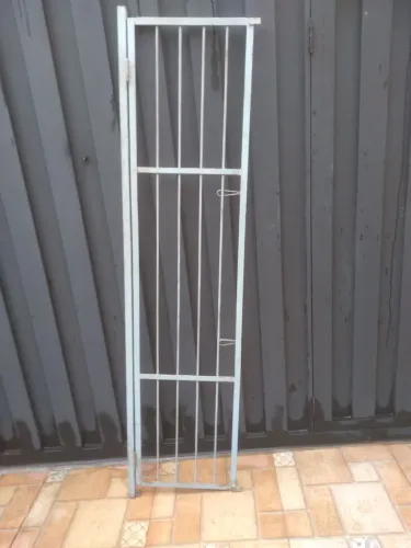 **APENAS PARA PIRACICABA E REGIÃO, FRETE GRÁTIS** Portão de ferro ótimo para canil