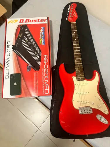 IPhone 13, bbuster e guitarra