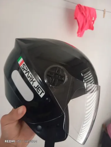 Vende -se capacete sem uso novinho sem detalhes sem defeito