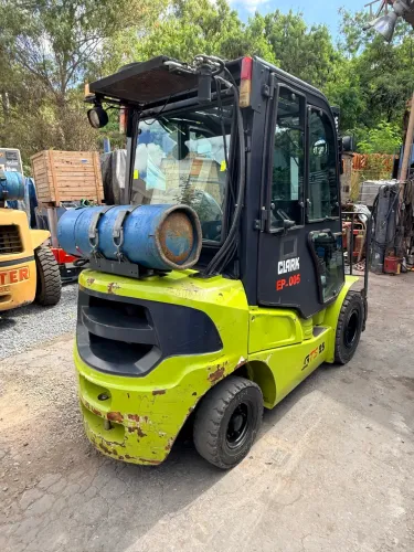 Empilhadeira CLARK 2023 / Gás / 2.5 Ton 