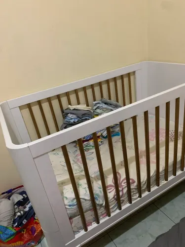 Berço que vira cama