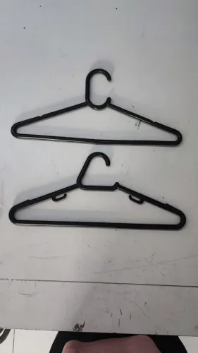 Cabide de Plastico usado