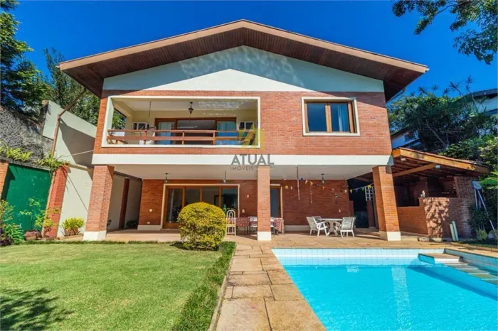 Casa à venda no Bolsão de Interlagos com 3 suítes, piscina e espaço gourmet