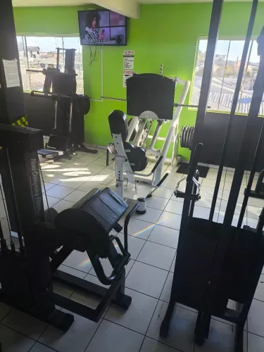 Oportunidade / Vendo academia em PLENO FUNCIONAMENTO !!!