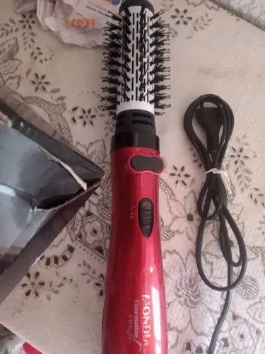 Escova alisadora e modeladpra de cabelo