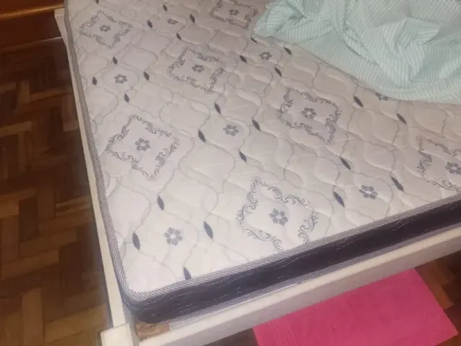 Colchão de casal D 33 em excelente estado.