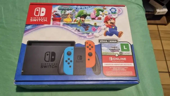 Nintendo Switch + Super Mario Bros. Wonder + 3 Meses de Assinatura Nintendo Switch Online