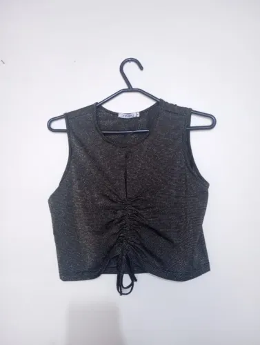Cropped feminino preto com brilho e amarração frontal