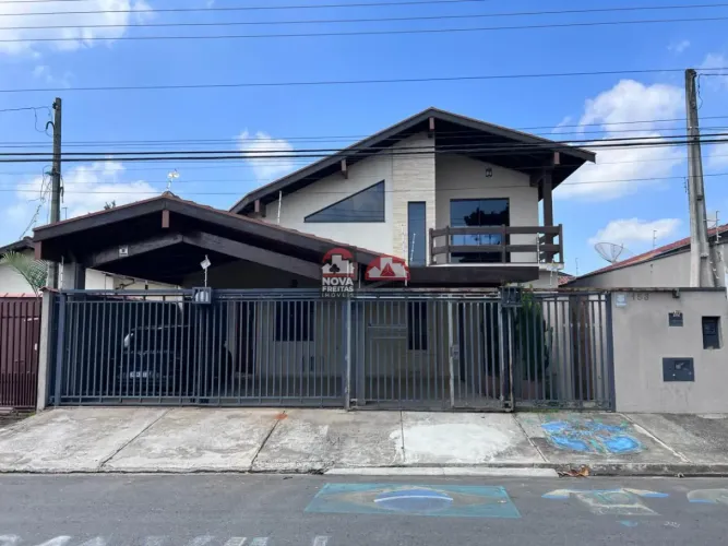 Casa Sobrado Padrão em Pindamonhangaba