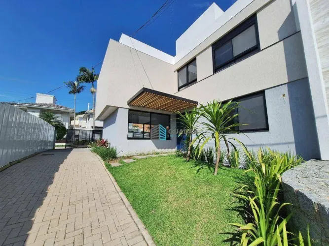 CÓRREGO GRANDE - Casa à Venda em Condomínio Fechado, 3 Suítes, 2 vagas -Florianópolis !!