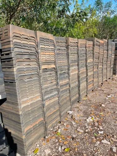 Bandejas plana de 176 células e bandejas caixa de 54 células (usadas)