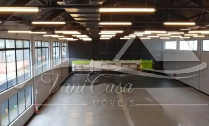 Galpão/Ponto Comercial Espaçoso á Venda, Vila das Mercês - São Paulo