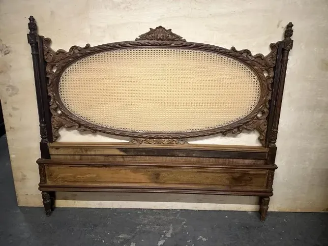 Cama De Casal Estilo Luis Xvi Em Imbuia Com Palha Sintética