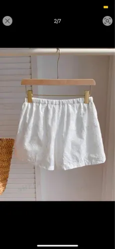Conjunto de Shorts e Blusa em Renda Branca