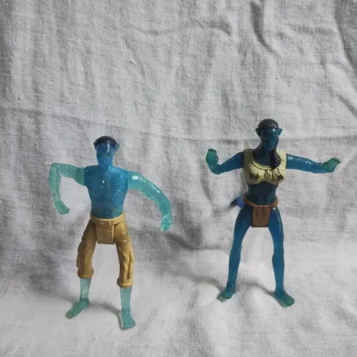 Kit com dois bonecos coleção avatar McDonald's.