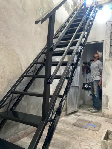 Fabricamos e instalamos escada de ferro!!!