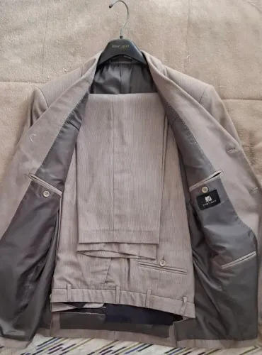 Terno RISCA DE GIZ cinza completo. EXCELENTE ESTADO!