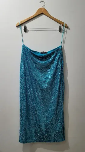 Saia mide em paite com fenda 