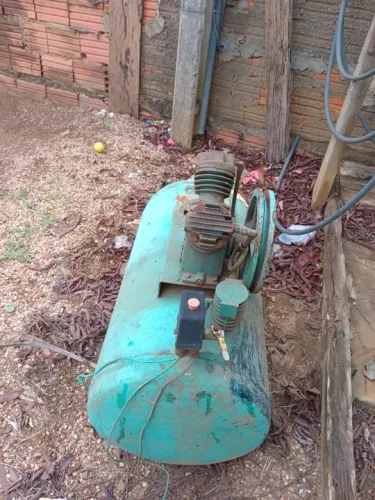 Vendo compressor com defeito na carcaça 