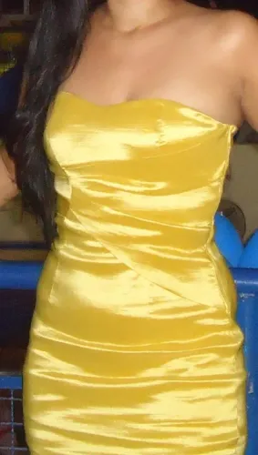 Vestido amarelo de festa