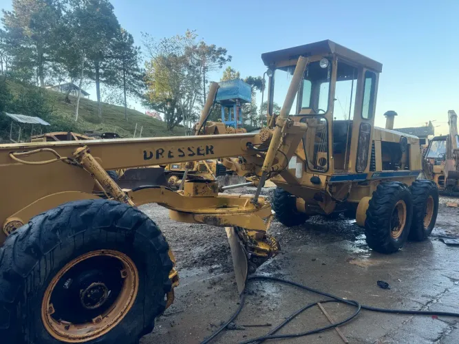 Motoniveladora komatsu gd835R