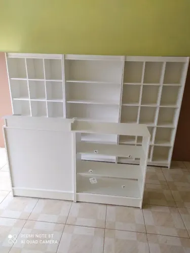 BALCÃO CAIXA VITRINE + ESTANTE COLMEIA E PRATELEIRA