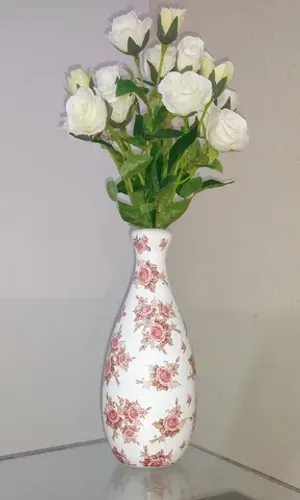 Vaso cerâmica decorativo com detalhes floridos