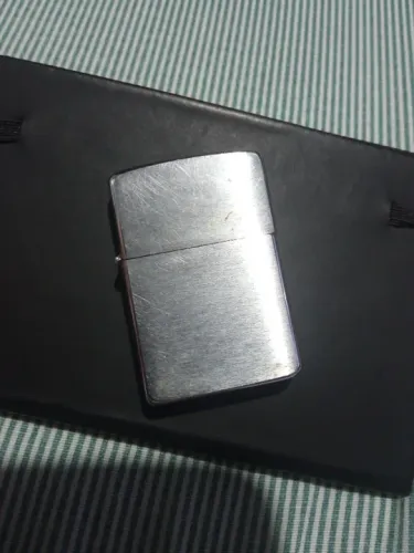 isqueiro zippo cromado original, vintage d-x (d mês 04, x ano 1994), importado u.s.a