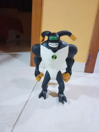 Boneco feedback Ben 10 grande 