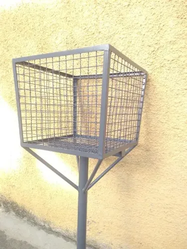 lixeira de ferro  telada para calçadas 50 c x 45 l x 40 de profundidade - oferta 500,00
