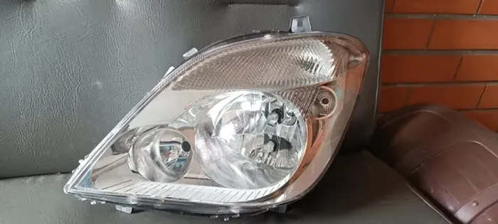 Farol LE Mercedes Sprinter 415/515 Marca TYC