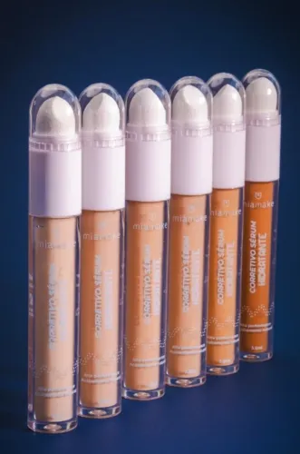 Corretivo Sérum Hidratante Miamake, alta performance e acabamento natural vem com esponja