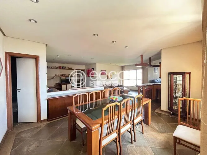 Apartamento à venda, 5 quartos, 4 suítes, 2 vagas, Fundinho - Uberlândia/MG