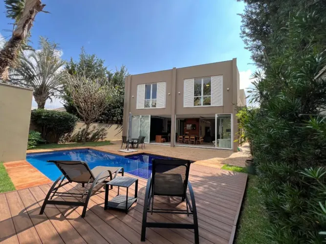 Casa no condomínio Guaporé 1 para venda com 4 quartos, sendo 3 suítes, 325m²