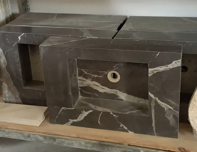 Kit cuba e nicho esculpido em porcelanato polido